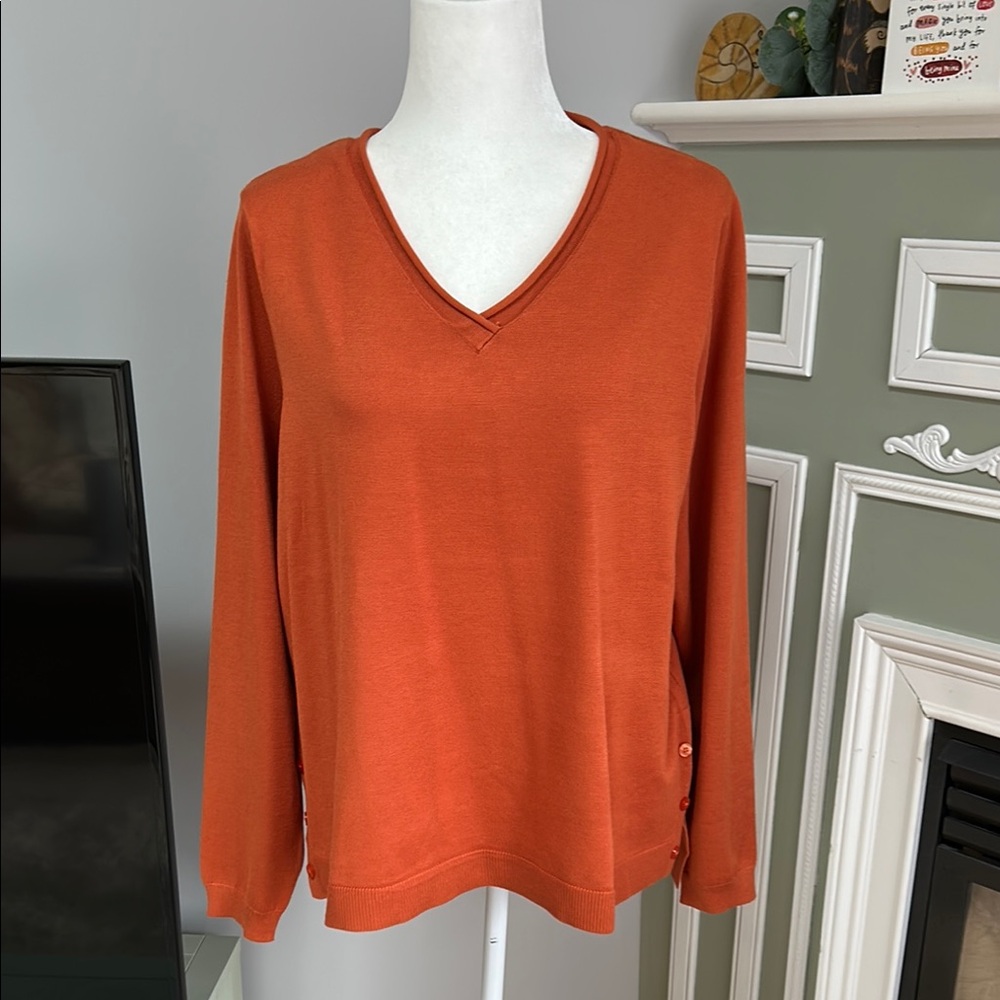 Tint & Shadow Women’s Sweater